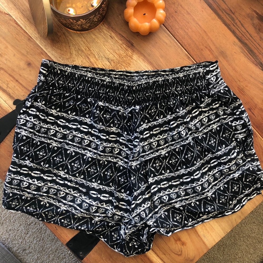 LA Hearts Black & White Geometric Boho Flowy Shorts - Small